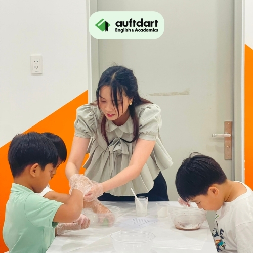 Trải nghiệm làm "nghệ nhân nhí" với bánh trung thu