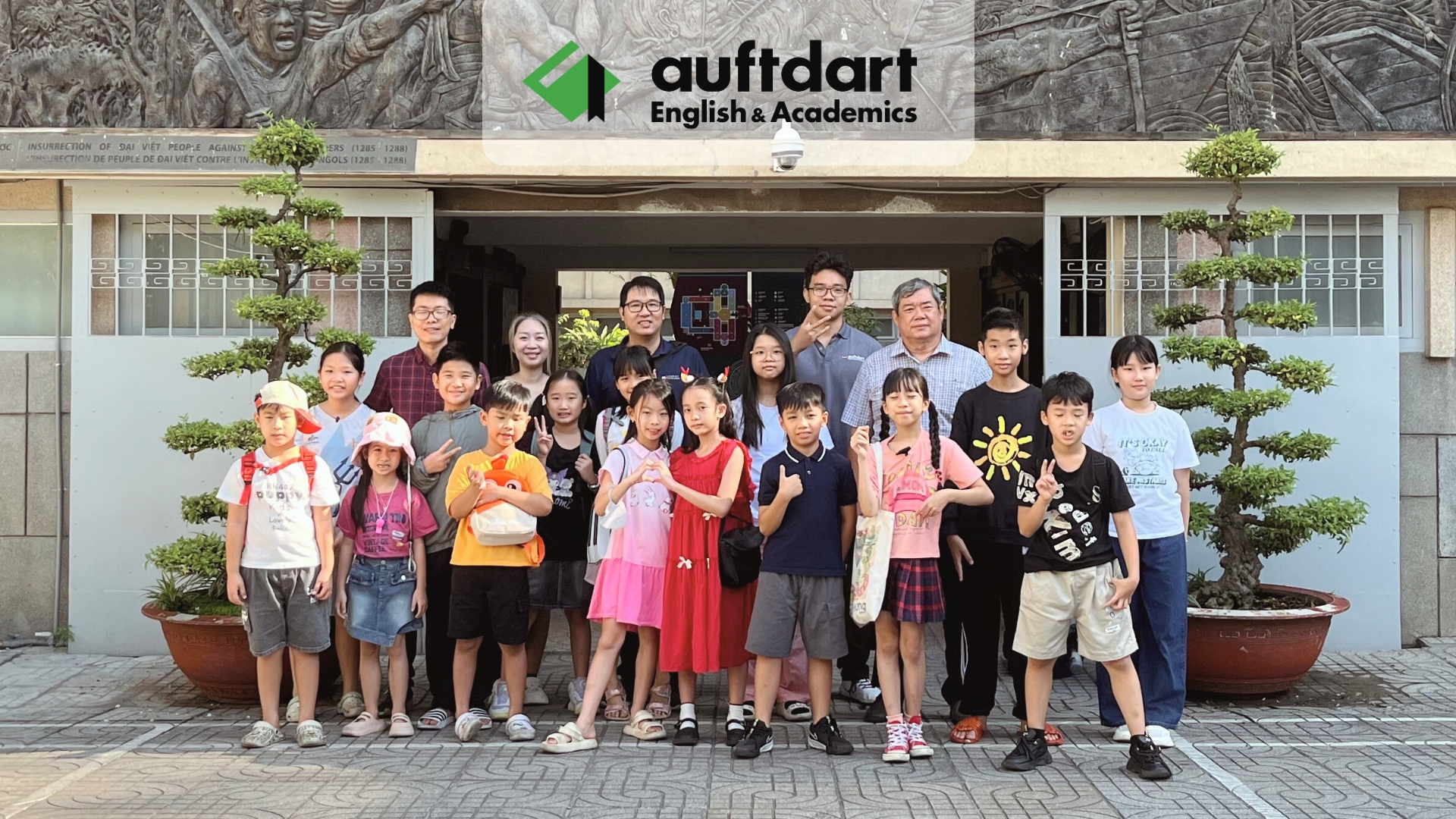 Dã ngoại chạm vào quá khứ của các học sinh tại Auftdart English & Academic