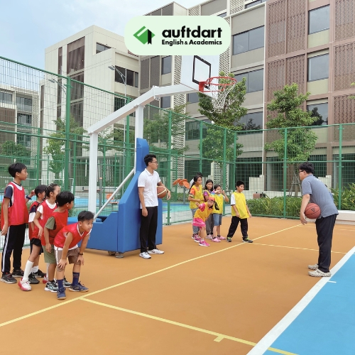 Tinh thần đồng đội rực lửa trên sân bóng rổ